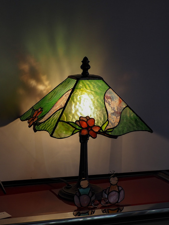 ステンドグラス テーブルランプ ミッドセンチュリーモダン　花柄 ステンドグラス テーブルランプ ミッドセンチュリーモダン ステンド