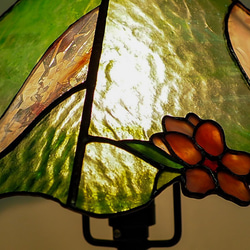 「桃の花のランプ」ステンドグラスのランプ　ピンク　グリーン　緑　インテリア雑貨 2枚目の画像