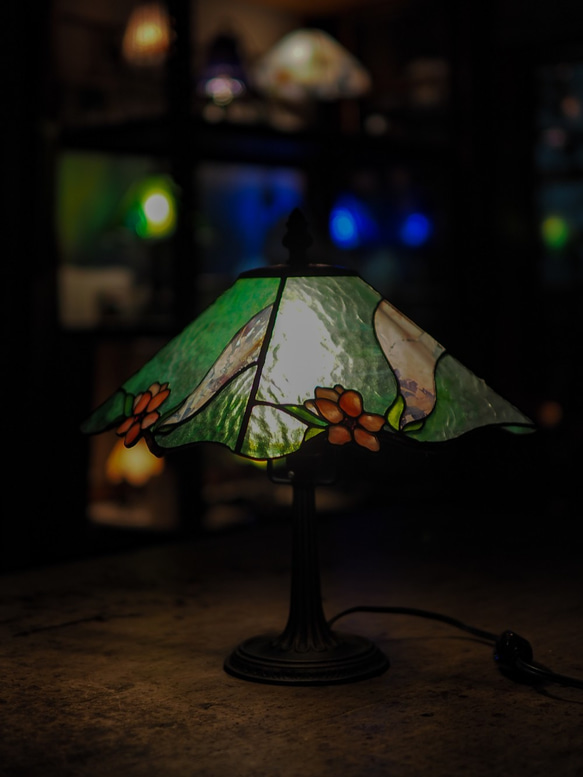 「桃の花のランプ」ステンドグラスのランプ　ピンク　グリーン　緑　インテリア雑貨 4枚目の画像