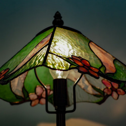 「桃の花のランプ」ステンドグラスのランプ　ピンク　グリーン　緑　インテリア雑貨 5枚目の画像