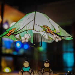 「桃の花のランプ」ステンドグラスのランプ　ピンク　グリーン　緑　インテリア雑貨 7枚目の画像