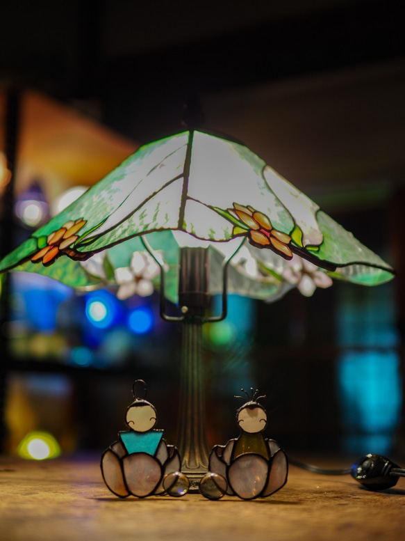 「桃の花のランプ」ステンドグラスのランプ　ピンク　グリーン　緑　インテリア雑貨 7枚目の画像