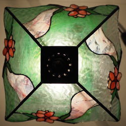 「桃の花のランプ」ステンドグラスのランプ　ピンク　グリーン　緑　インテリア雑貨 8枚目の画像