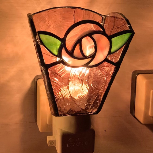 ステンドグラス薔薇足元ランプ 楽天市場】フットランプ ステンドグラス/ナイトランプ 間接照明