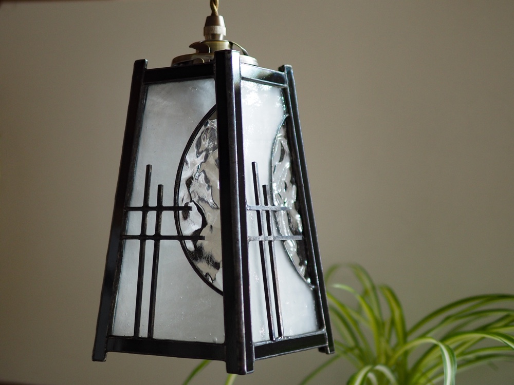 工房「月の木ガラス」のペンダントランプ/作家 d2be682533e4200c66f6b271910f4d