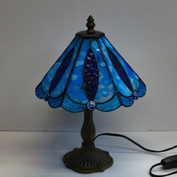 「裾にナゲットが入った六面体ランプ」ステンドグラス・青・水色　ブルー 4枚目の画像
