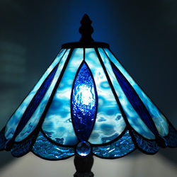 「裾にナゲットが入った六面体ランプ」ステンドグラス・青・水色　ブルー 6枚目の画像