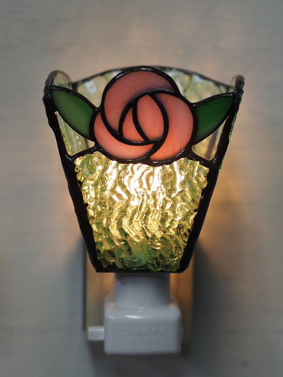 おやすみランプ・ピンク色のバラ＆黄緑色」ステンドグラスランプ