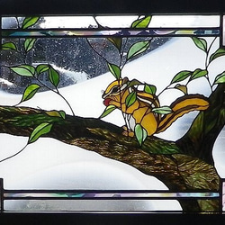 シマリスと赤い実 1枚目の画像