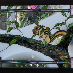 シマリスと赤い実 2枚目の画像