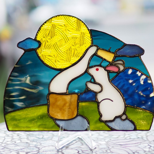 ミニパネル「餅つきうさぎ」ステンドグラス その他インテリア雑貨