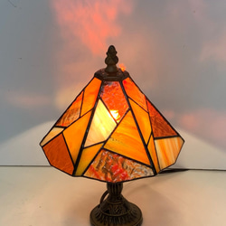 「色彩オレンジ色のランプ」オレンジ色のステンドグラス 2枚目の画像