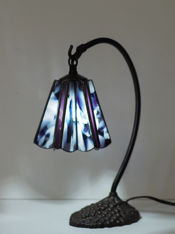 「グースネックのランプ・青紫」ステンドグラス、照明 1枚目の画像
