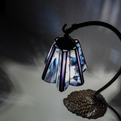 「グースネックのランプ・青紫」ステンドグラス、照明 5枚目の画像