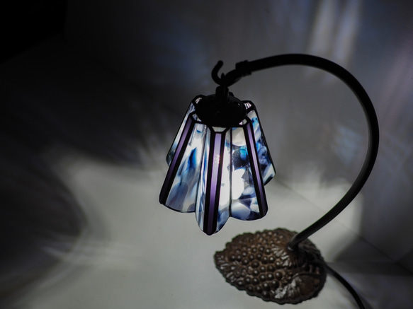 「グースネックのランプ・青紫」ステンドグラス、照明 5枚目の画像