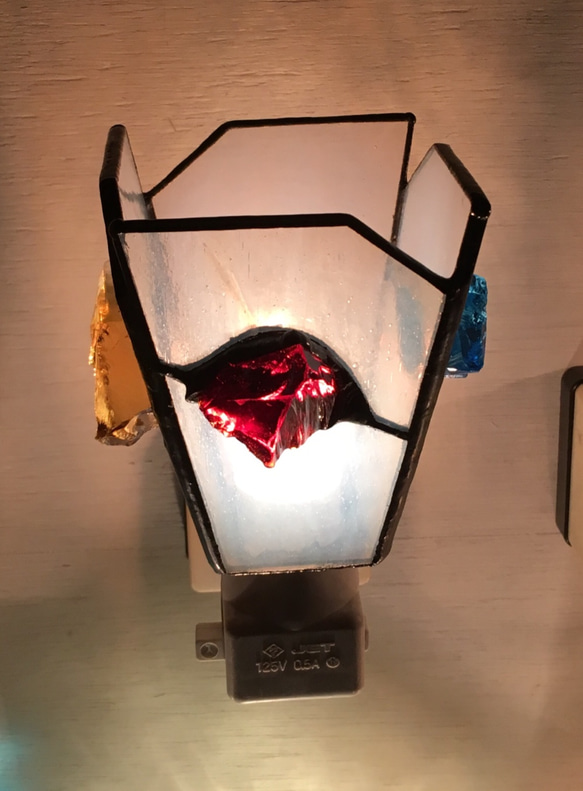 「おやすみランプ・ダル・4面体」ステンドグラス・照明・(ダル・ド・ヴェール)のフットランプ 2枚目の画像