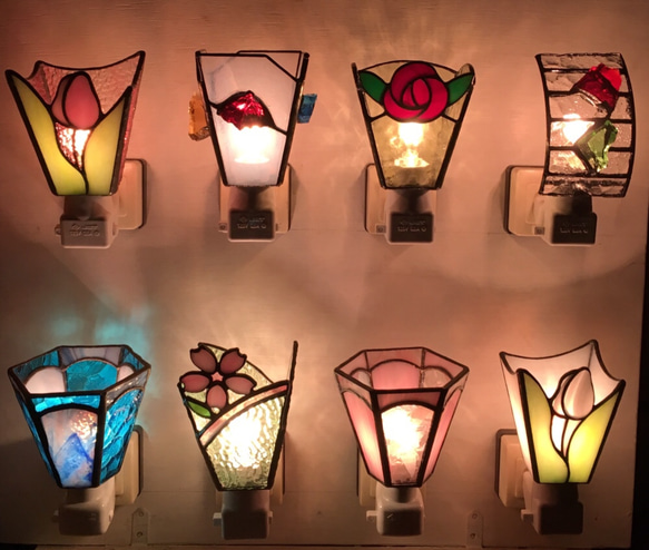「おやすみランプ・ダル・4面体」ステンドグラス・照明・(ダル・ド・ヴェール)のフットランプ 3枚目の画像
