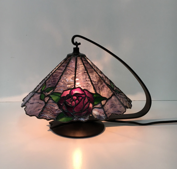 「バラのランプ」ステンドグラス、ランプ 1枚目の画像