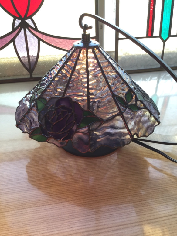 「バラのランプ」ステンドグラス、ランプ 3枚目の画像