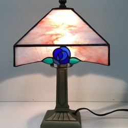 「4色のバラのステンドグラスランプ」照明　薔薇のランプ 4枚目の画像