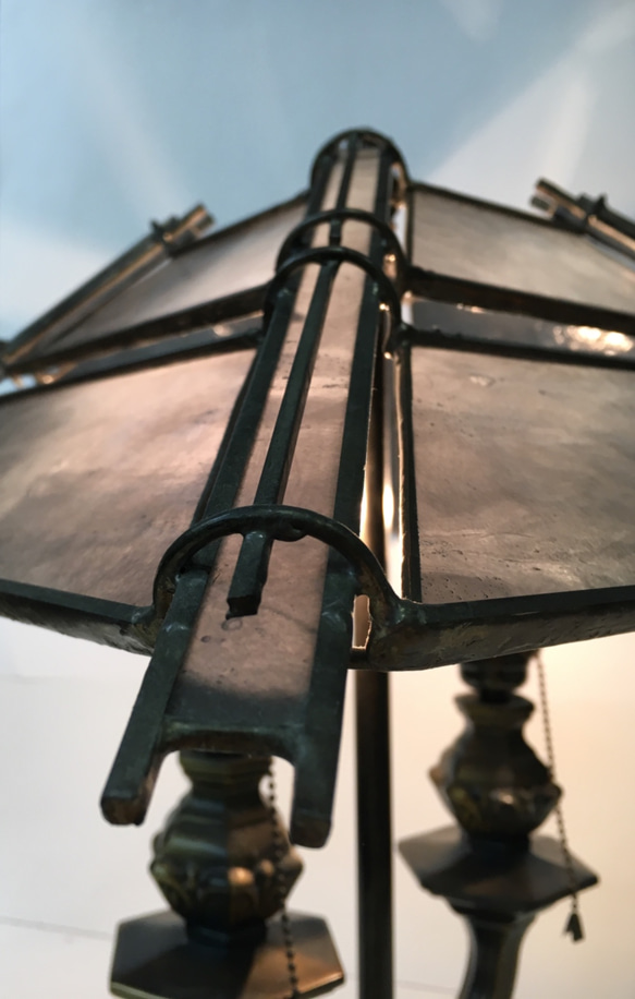 「グレーのステンドグラスランプ」ステンドランプ　真鍮組み立て 8枚目の画像