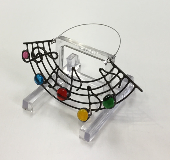 「音符のサンキャッチャー」ステンドグラス・パネル・オーナメント 1枚目の画像