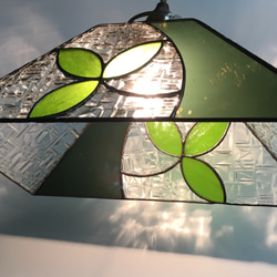 「葉っぱのペンダントランプ」ステンドグラス　ペンダントライト　天井照明　吊り下げランプ 6枚目の画像