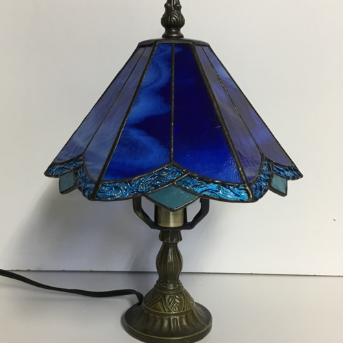 バラが彩る 卓上照明 ステンドグラス 爽やかなブルー バラが彩る 卓上