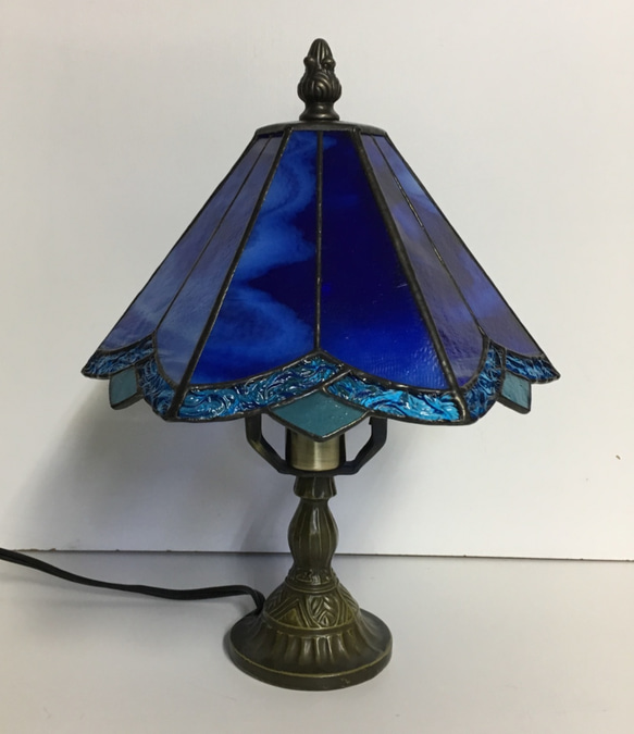 「青色のステンドグラスランプ」照明・ブルーのランプ 2枚目の画像