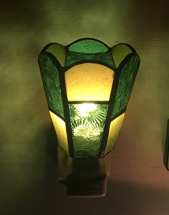 「おやすみランプ・格子柄・緑系」ステンドグラスランプ　フットランプ 2枚目の画像