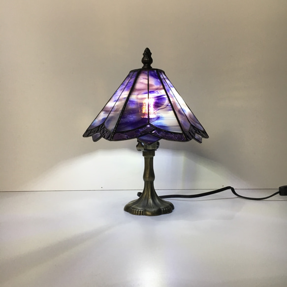 「青紫色のステンドグラスランプ」照明・青紫色のランプ 2枚目の画像
