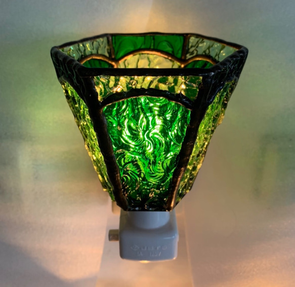 「おやすみランプ・グリーン系六面体」ステンドグラス・照明・緑色・フットランプ 1枚目の画像