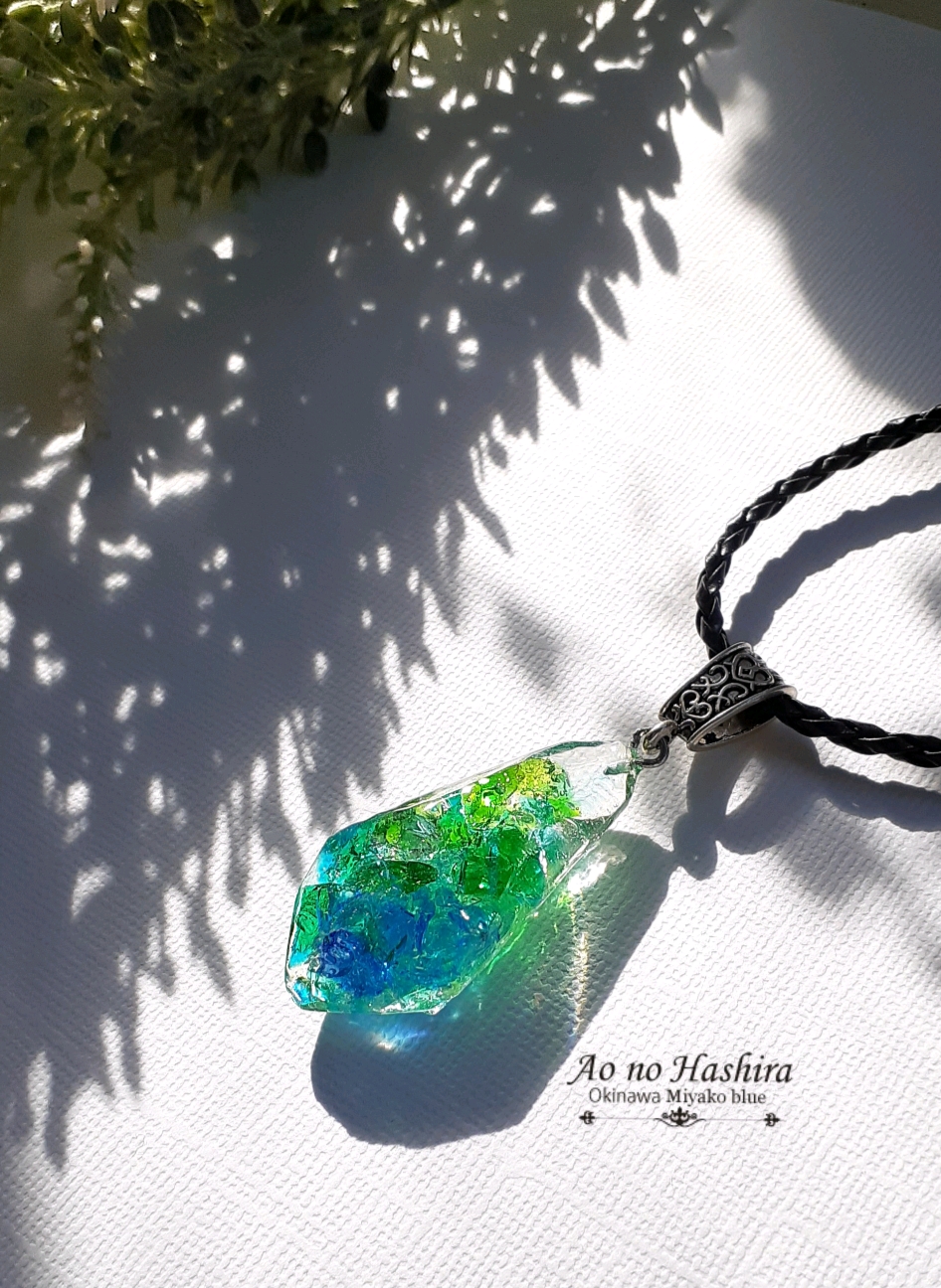 【琉球ガラス&樹脂】宮古ブルーグリーン 鉱石風チョーカー