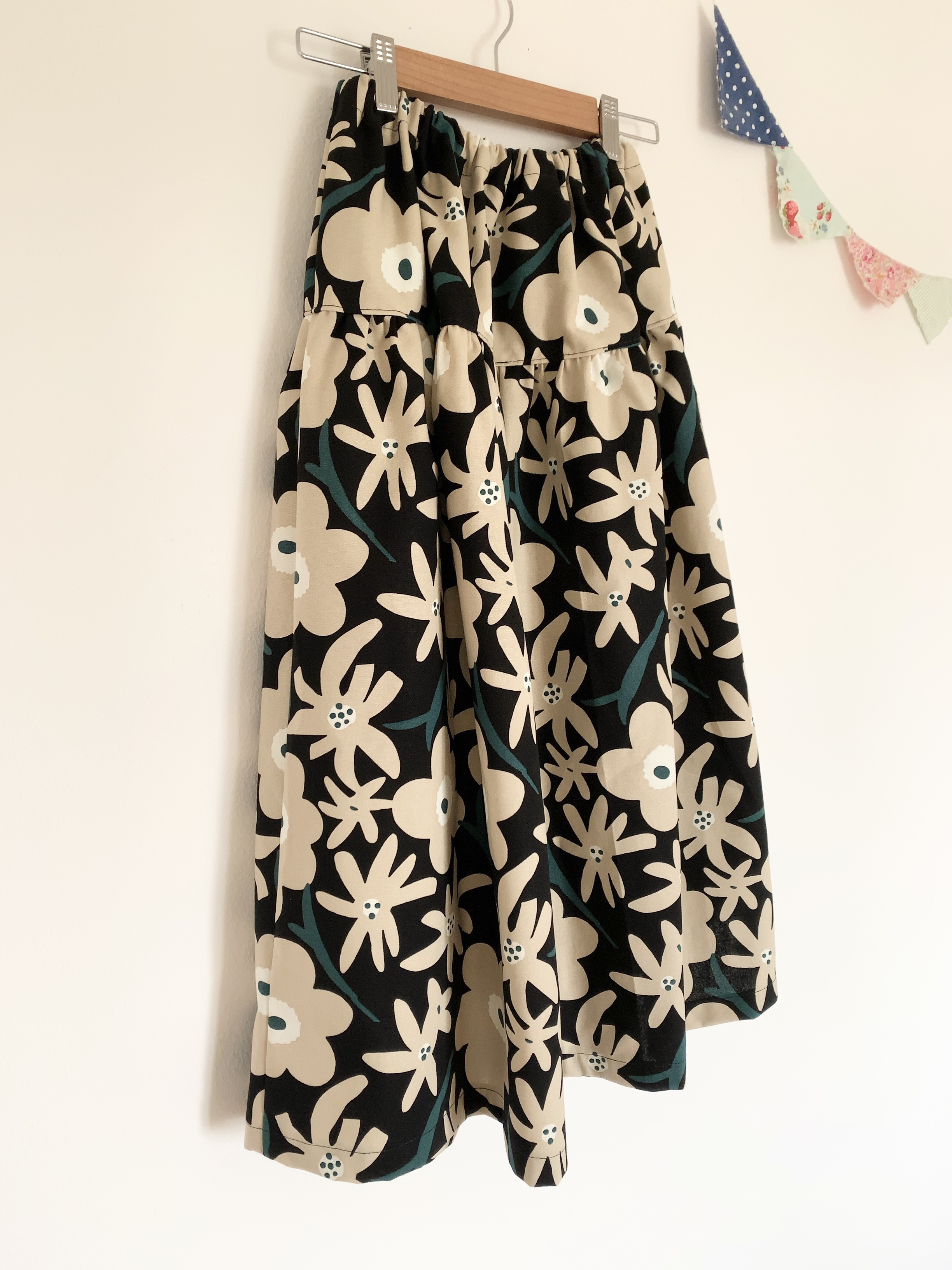 ＊北欧風花柄♪ロングティアードスカート(black beige)＊