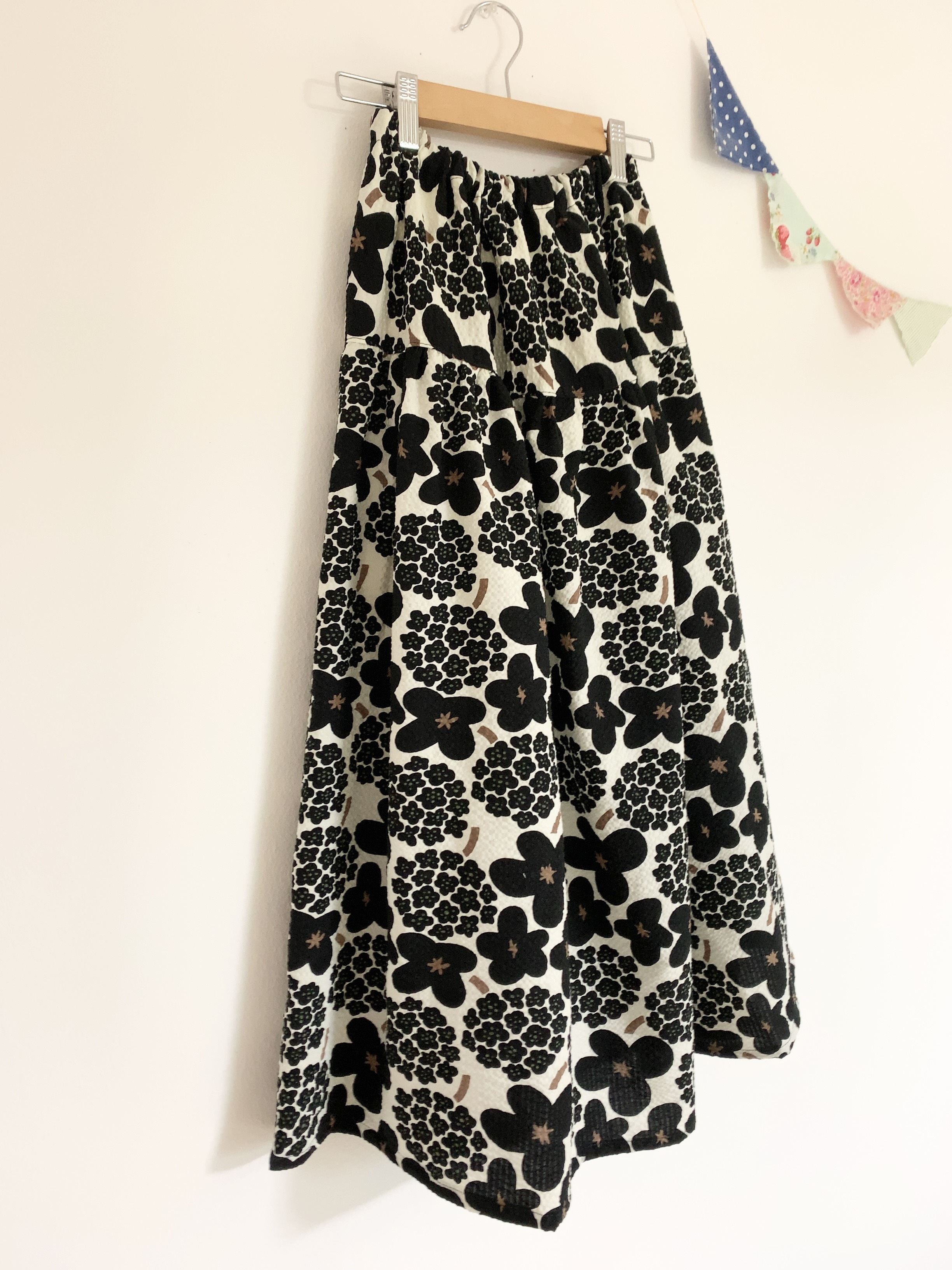 ＊北欧風フラワーリップルロングティアードスカート(black)＊