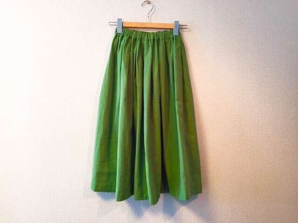 【ゆったりサイズ】cottonリネンのロングスカート グリーン 若草色【受注製作】 1枚目の画像