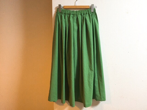 【ゆったりサイズ】cottonリネンのマキシスカート グリーン  若草色 【受注製作】 4枚目の画像