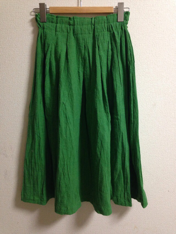 ブリリアントグリーンのギャザースカート 2枚目の画像