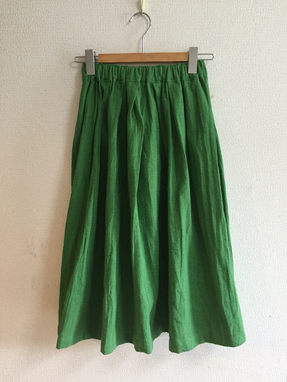 【ゆったりサイズ】ブリリアントグリーンのロングスカート 2枚目の画像