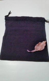 手染めブローチ付きタイの織物袋