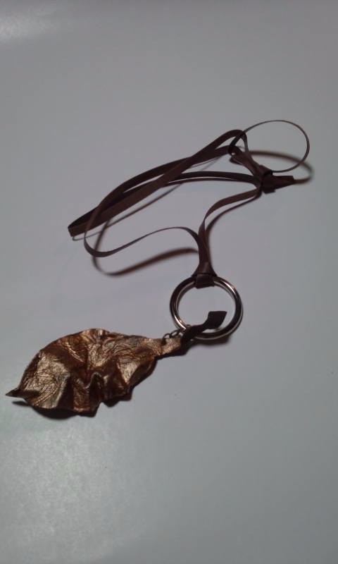 木の葉のペンダント