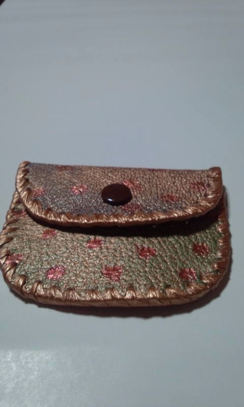 渋みと絢爛さを秘めた手染小銭入れ 10,650円