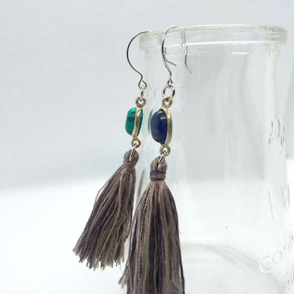 ❰NEW只今値下げ中❱天然石草木染め絹糸タッセルピアス ラピスラズリ ターコイズ 2枚目の画像
