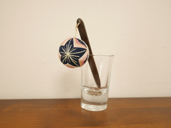 草木染め小毬の根付〜梅のかほり〜 2枚目の画像