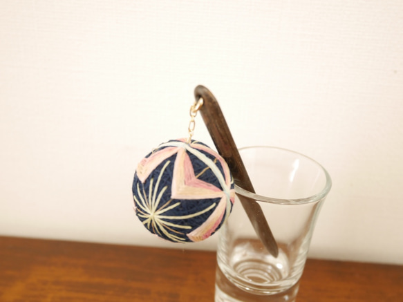 草木染め小毬の根付〜梅のかほり〜 3枚目の画像