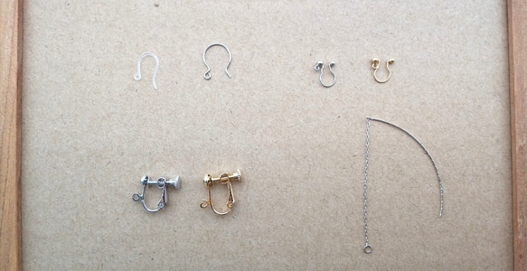 草木染め絹糸タッセルイヤリング　天然石　ガーネット 4枚目の画像