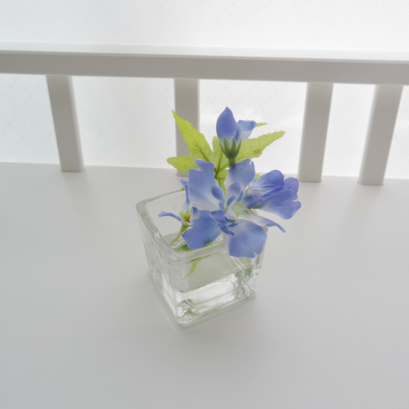 モミジの生け花 青い花瓶付き 【 庭のお花でいけばな 】紅葉と撫子