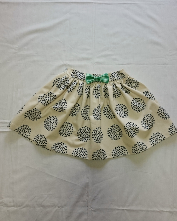 〈北欧風〉コバナのブーケ柄のギャザースカート
110サイズ・3色 3枚目の画像