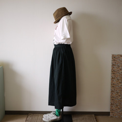 ハーフリネンのセミロングスカート(ブラック) 3枚目の画像
