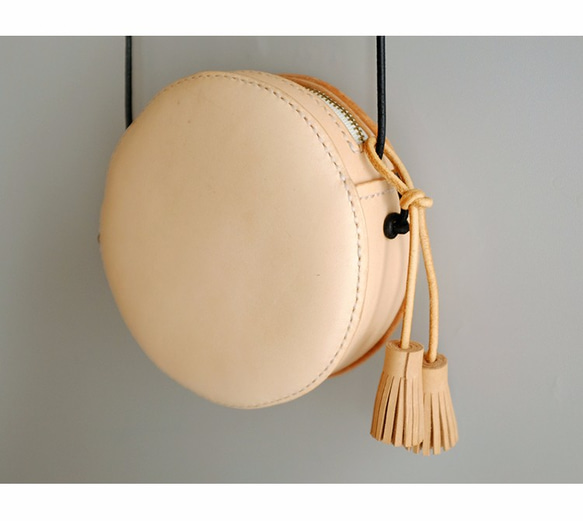 LUYL ショルダーバッグ 円形のかばん 手作り復古デザイン フリンジ 送料無料 イタリア植なめし革 1枚目の画像